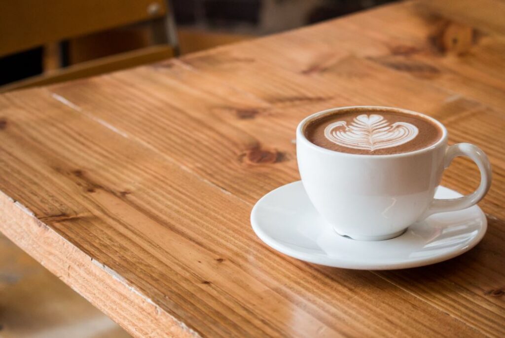 Eine Tasse mit Kaffee
