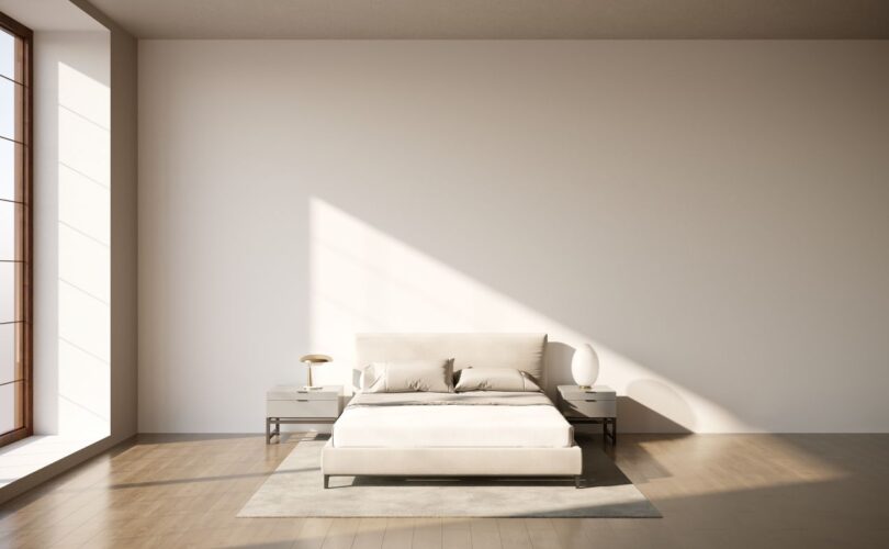 Modernes, helles Schlafzimmer mit minimalistischem Bett, weissem spannbettlaken 90x200 und klarer Raumstruktur